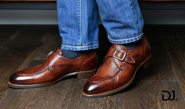 Giày Monk Strap cùng quần jean