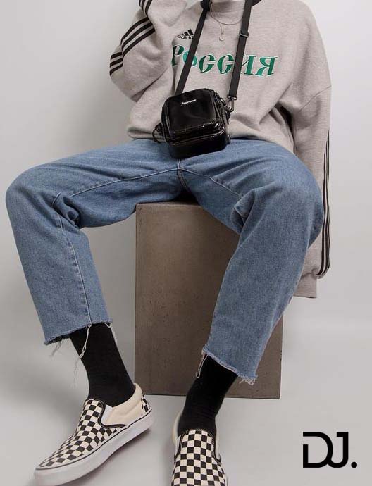 Kết hợp với các kiểu áo sweater