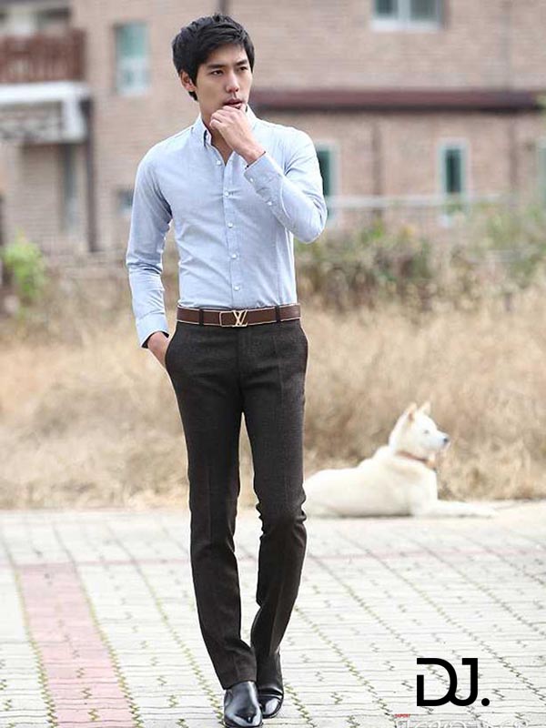 Quần tây, áo thun cùng với sơ mi