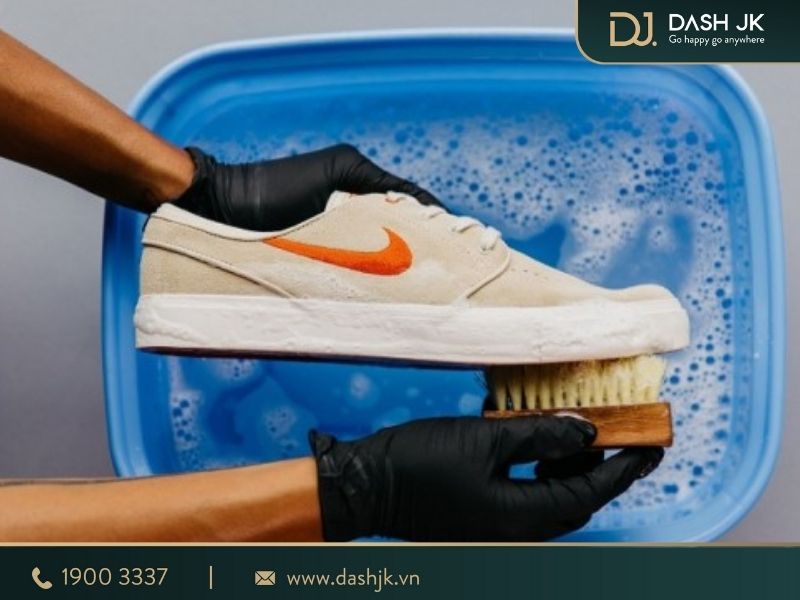 10 Cách giặt và vệ sinh giày thể thao, Sneaker