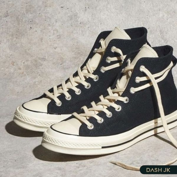 Cách buộc giày Converse chéo dây cột sau