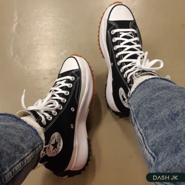 Buộc giày Converse cao cổ hình thang