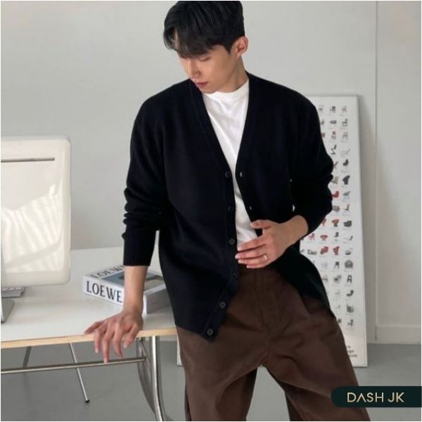 Phối đồ với áo cardigan và quần ống rộng