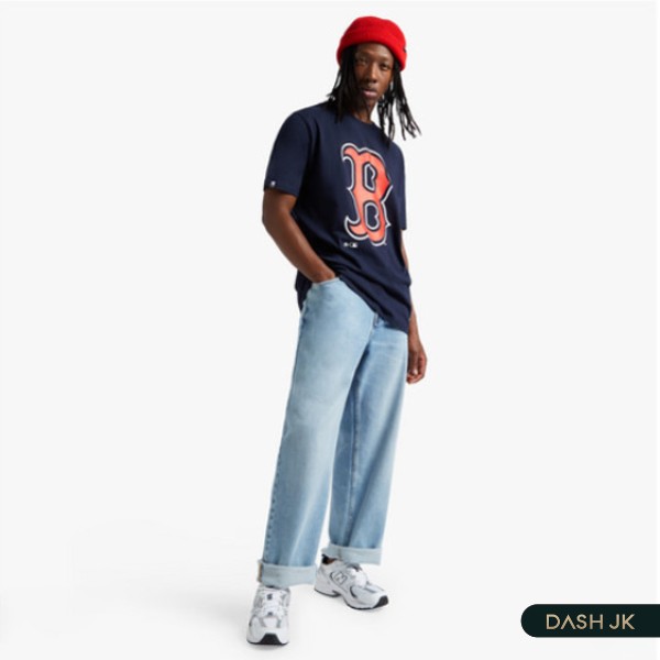 Giày Boston kết hợp cùng áo thun và quần jeans