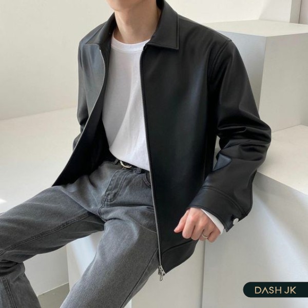 Mặc áo thun trắng với áo jacket da