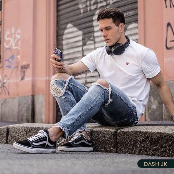 Phối giày Vans nam với áo thun và quần jeans