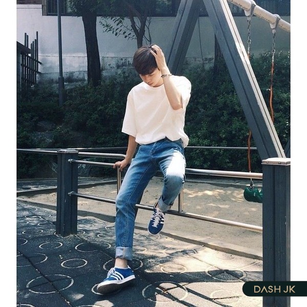 Phối quần jeans nam cùng áo thun basic