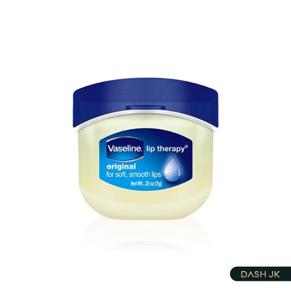 Thoa kem dưỡng vaseline một lớp mỏng lên da giày