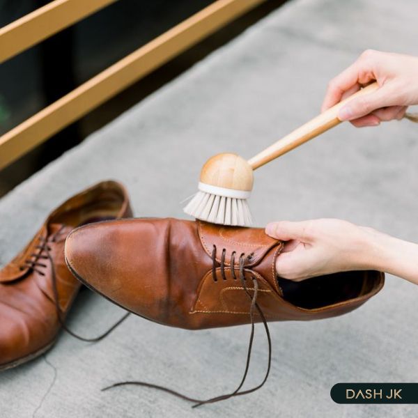 Cách sửa giày da bị rách, bong tróc đơn giản chỉ qua 4 bước
