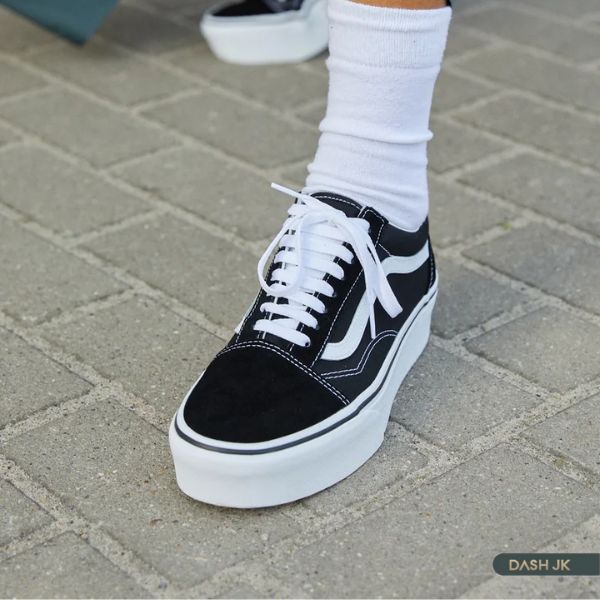 Vans Old Skool là một trong các loại giày sneaker nam được cánh mày râu ưa chuộng