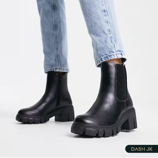 The Gent Wolf chelsea boots ngay từ khi ra mắt đã luôn là item bán chạy nhất với giá 1.275.000 VND